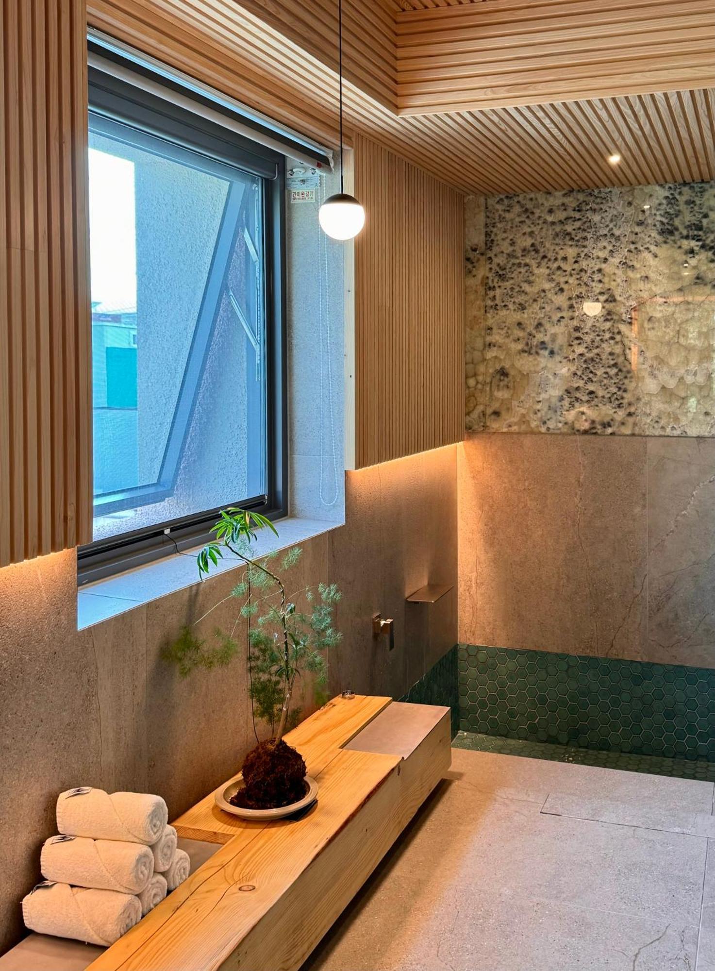 Pbr7 Hotel Unusual Stay Γκιονγκγού Εξωτερικό φωτογραφία